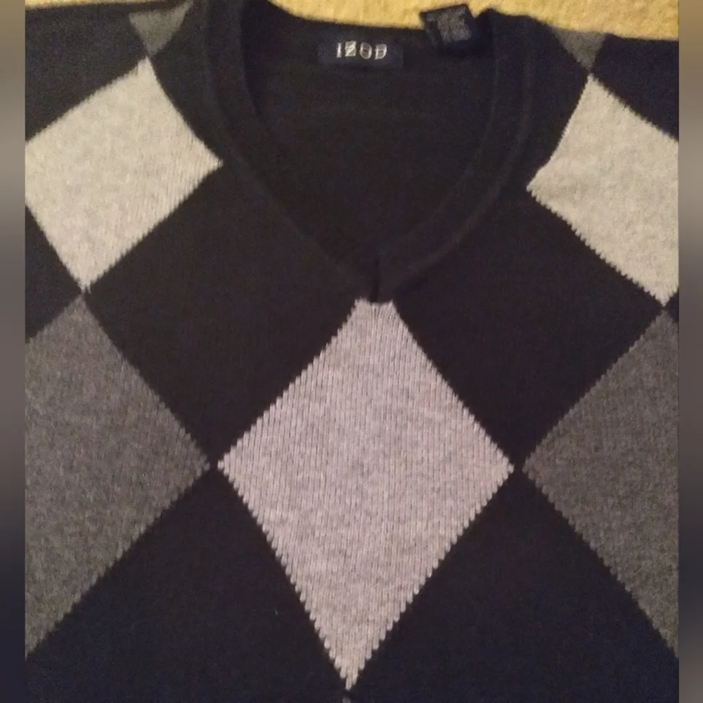 Izod Black Gray Argyle Vneck Preppy Academia Dark Business Casual Chunky Sweater